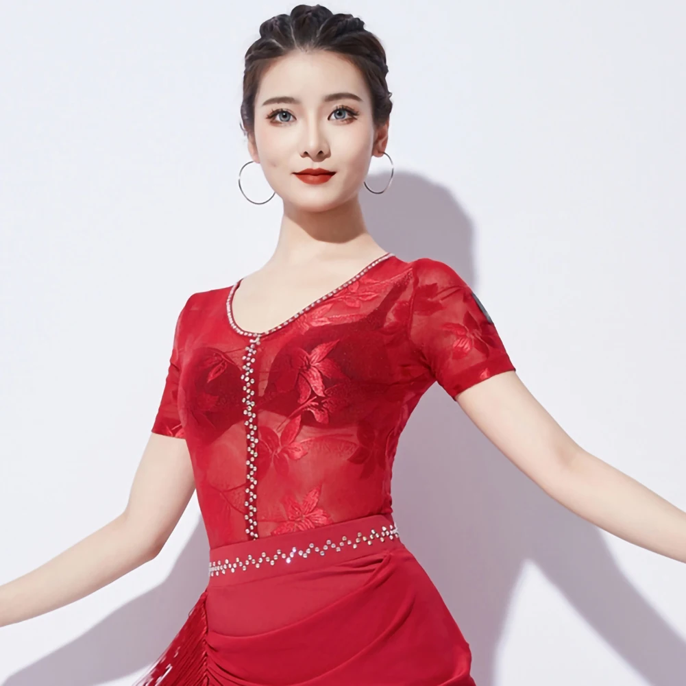 Abito da ballo intero da donna nero con scollo a V. Top rosso stampato da donna. Tuta da performance sexy a maniche corte in pietra latina