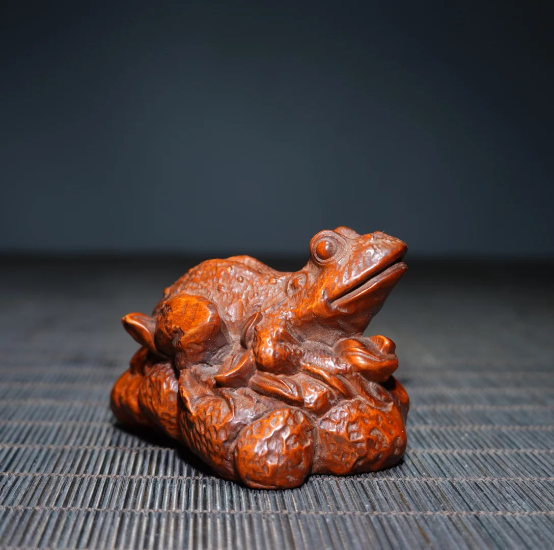 Small-leaf boxwood precision carving frog croak to make small ornaments
