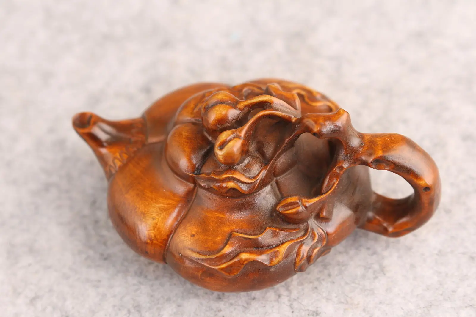 Netsuke Chinese Boxwood Handwork tea pot shape figure Statue hand piece art
