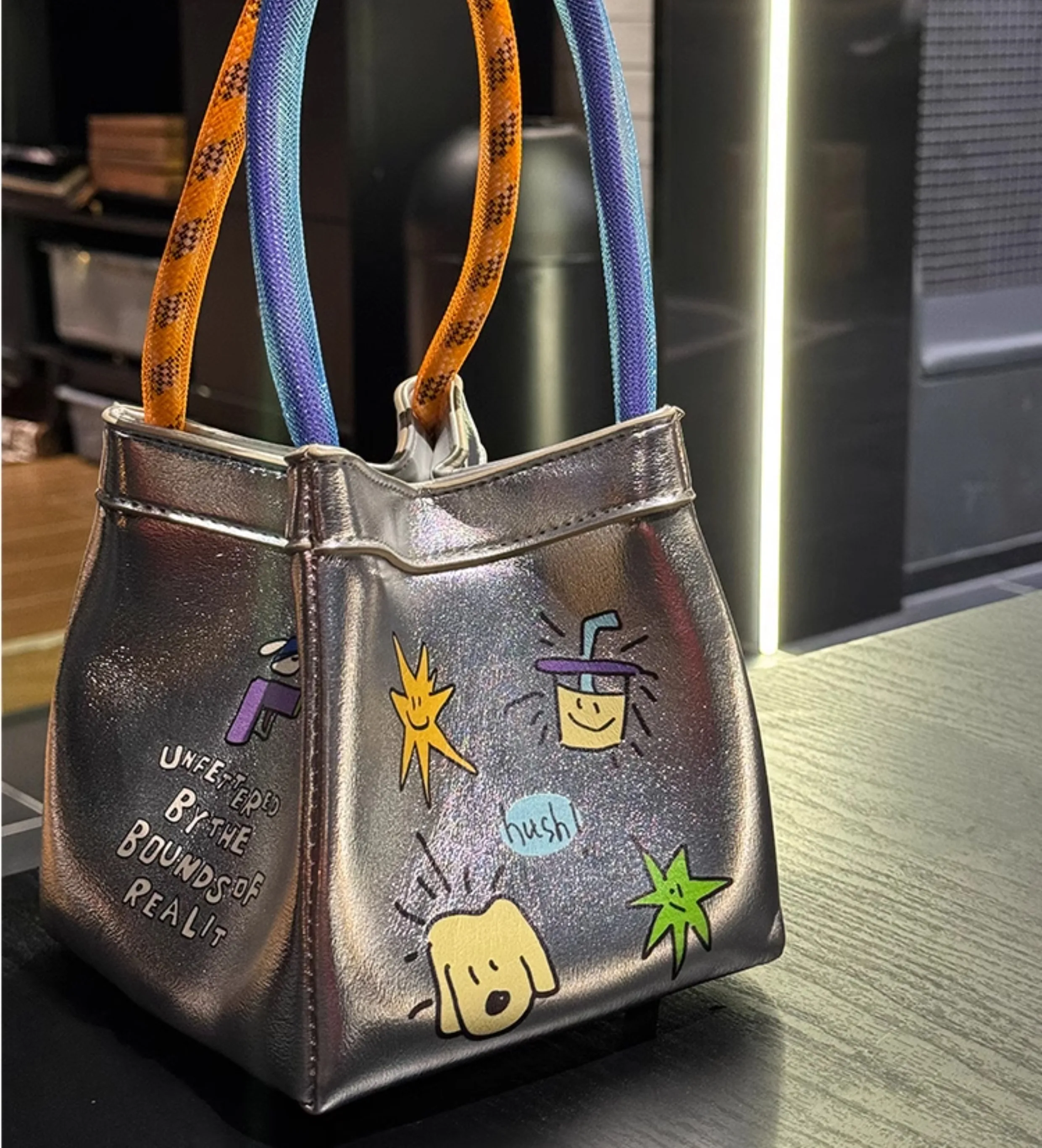 Bolsa pequeña estéreo portátil para chica, bolsa de almacenamiento de viaje, ilustración bonita, Graffiti Tide, novedad de 2024