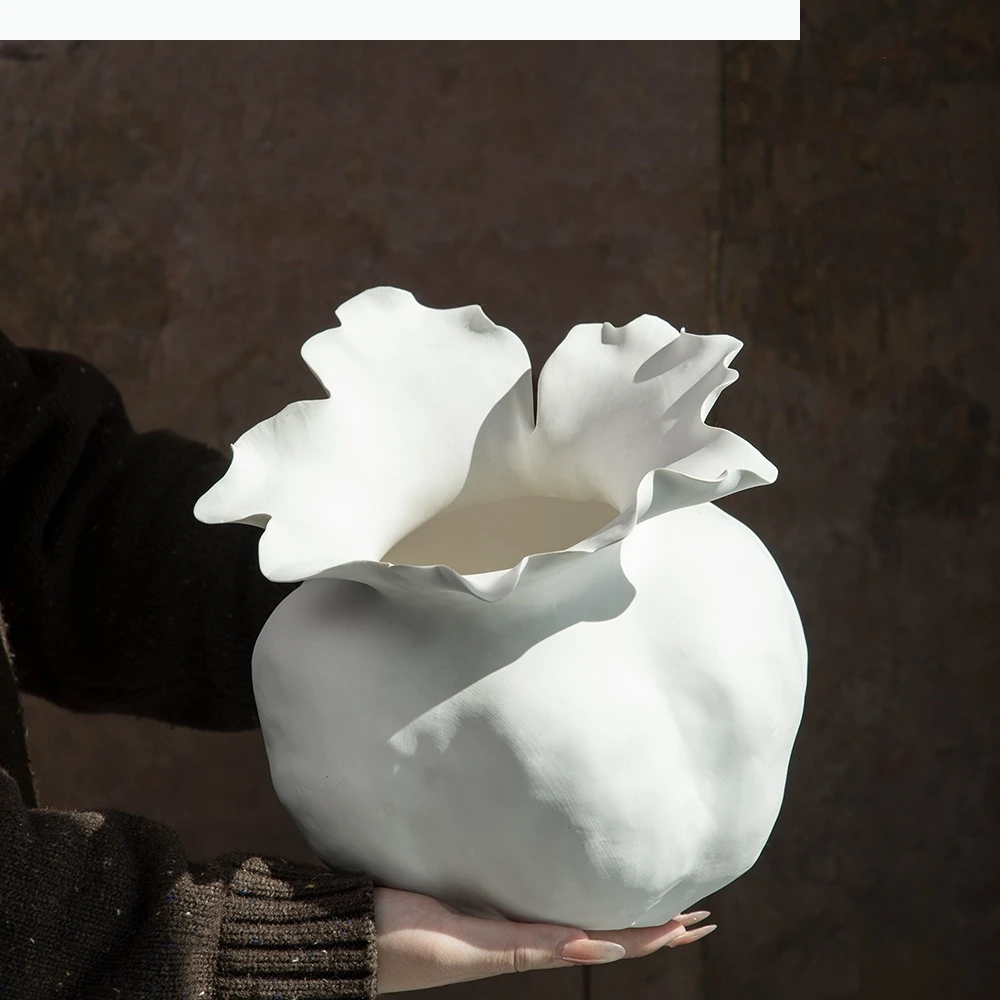 White Ceramic Vase Take A Prone Position Irregularity Flower Vase Hand-made Ornaments Floral Arrangement Accessories
