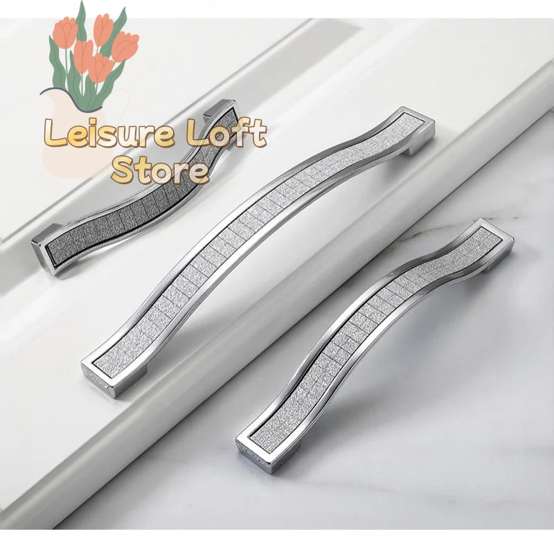 Rhinestone Crystal Drawer Pull Handle European Zinc Alloy Luxury Furniture Knob as Housewarming Gift for Home Renovation