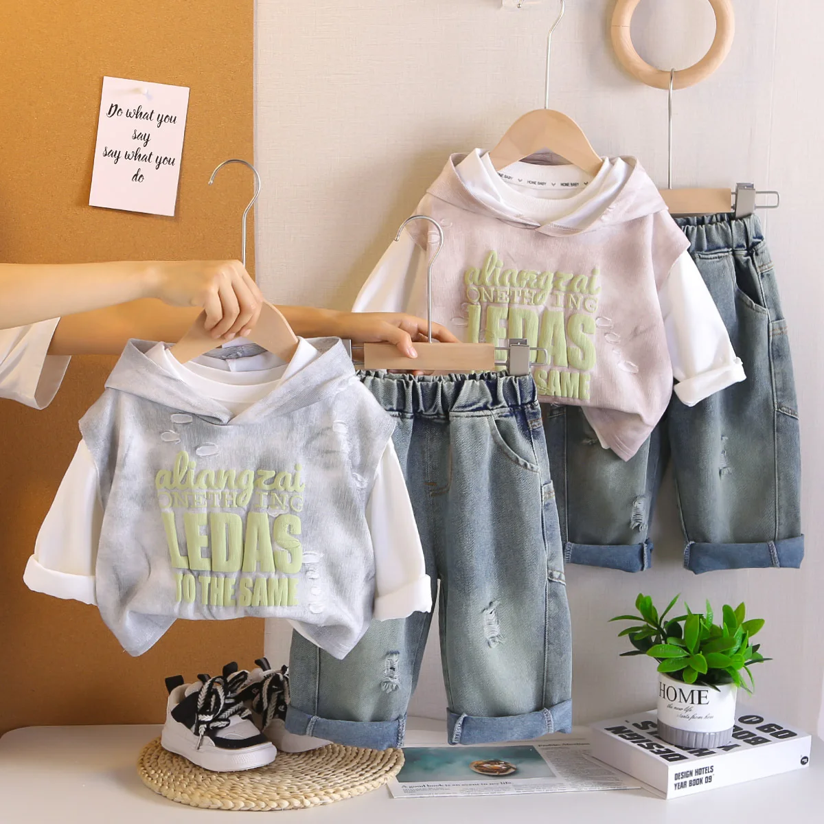 

Boys baby suit autumn 2025 children's letters hoodie sweater waistcoat three-piece set male baby tide children's clothing