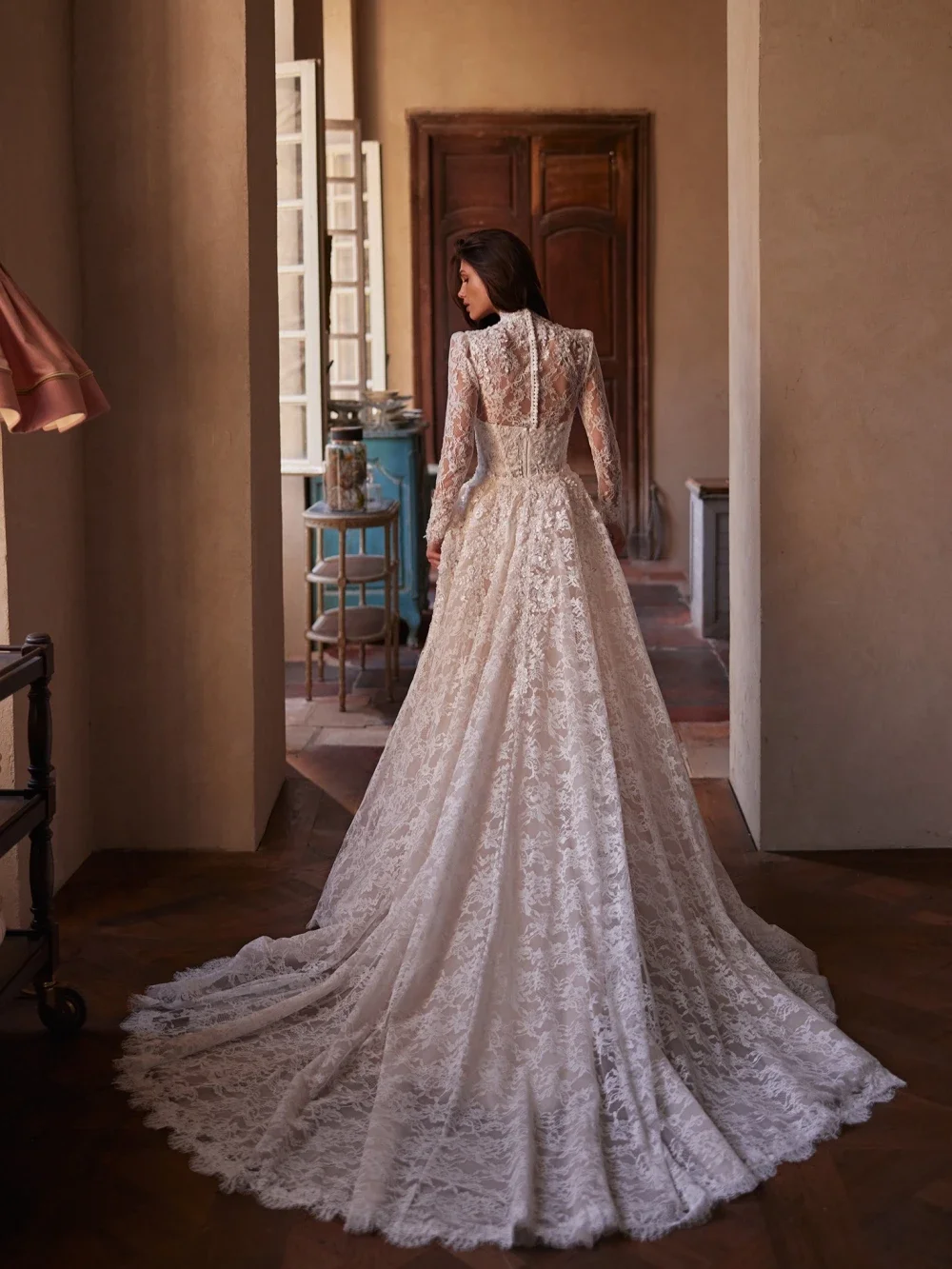 ชุดแต่งงานทรงเมอร์เมดแขนยาวลูกไม้หรูหราแบบสั่งตัด พร้อมชายกระโปรงถอดได้ คอสูงประดับลูกปัด ดีไซน์หรูหรา