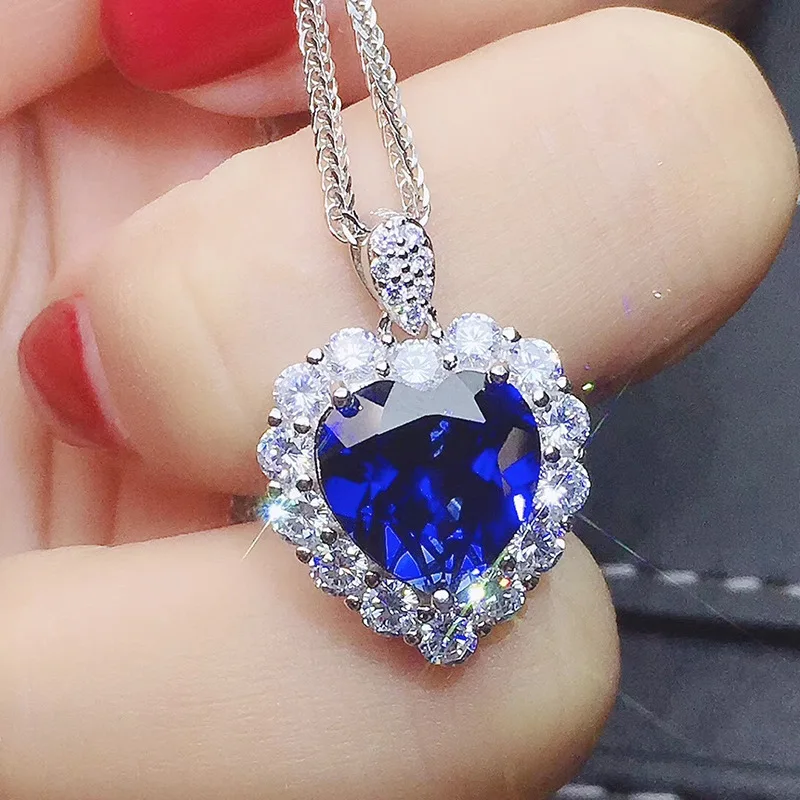 Fashion Luxury White Snowflake Pendant Necklace Women with Brilliant Cubic Zirconia Romantic Bridal Wedding Jewelry 2024