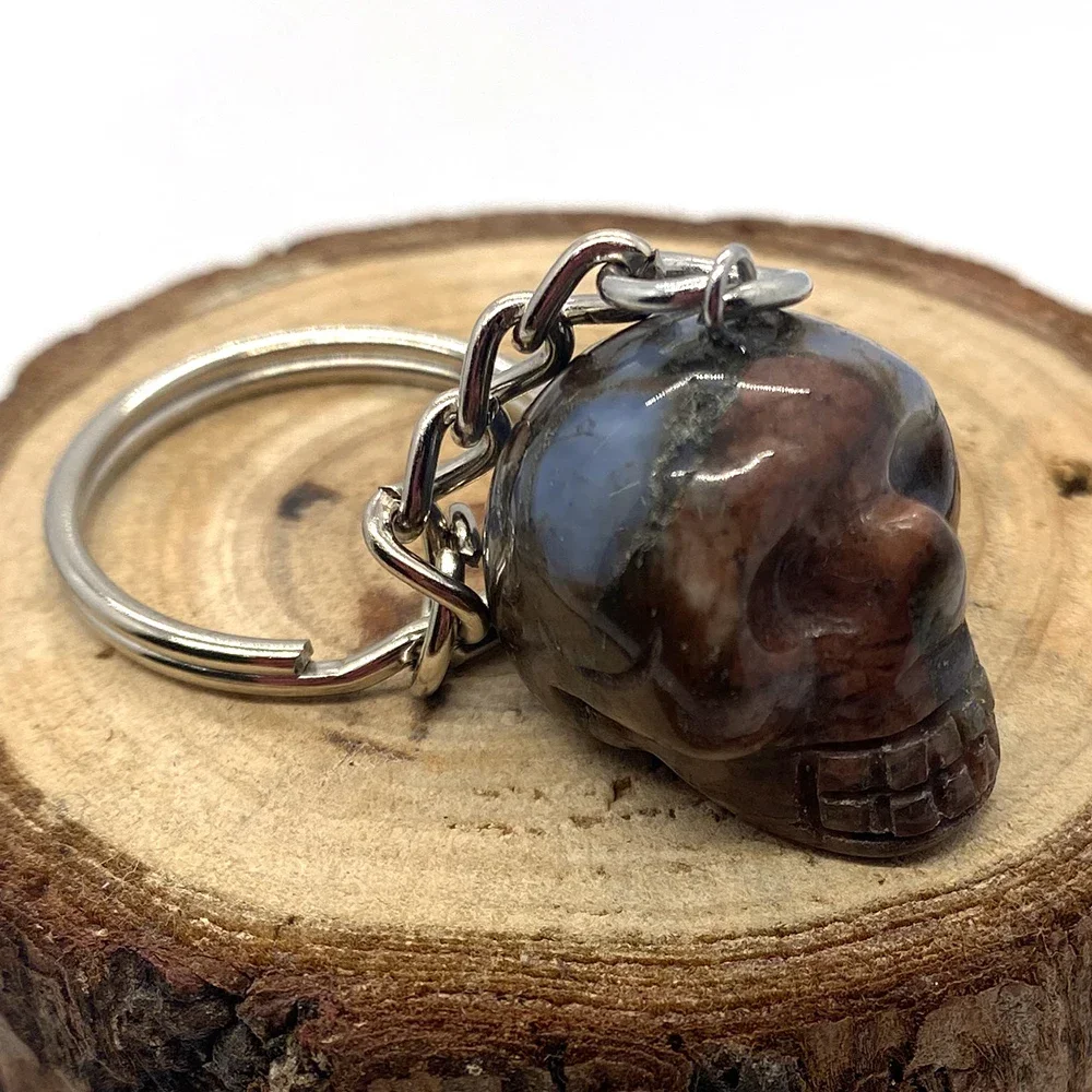 Natural Stone Amethyst Pink Crystal Keychain Pendant 18x24mm Skull Charm Keychain Halloween Christmas Gifts for Women and Men