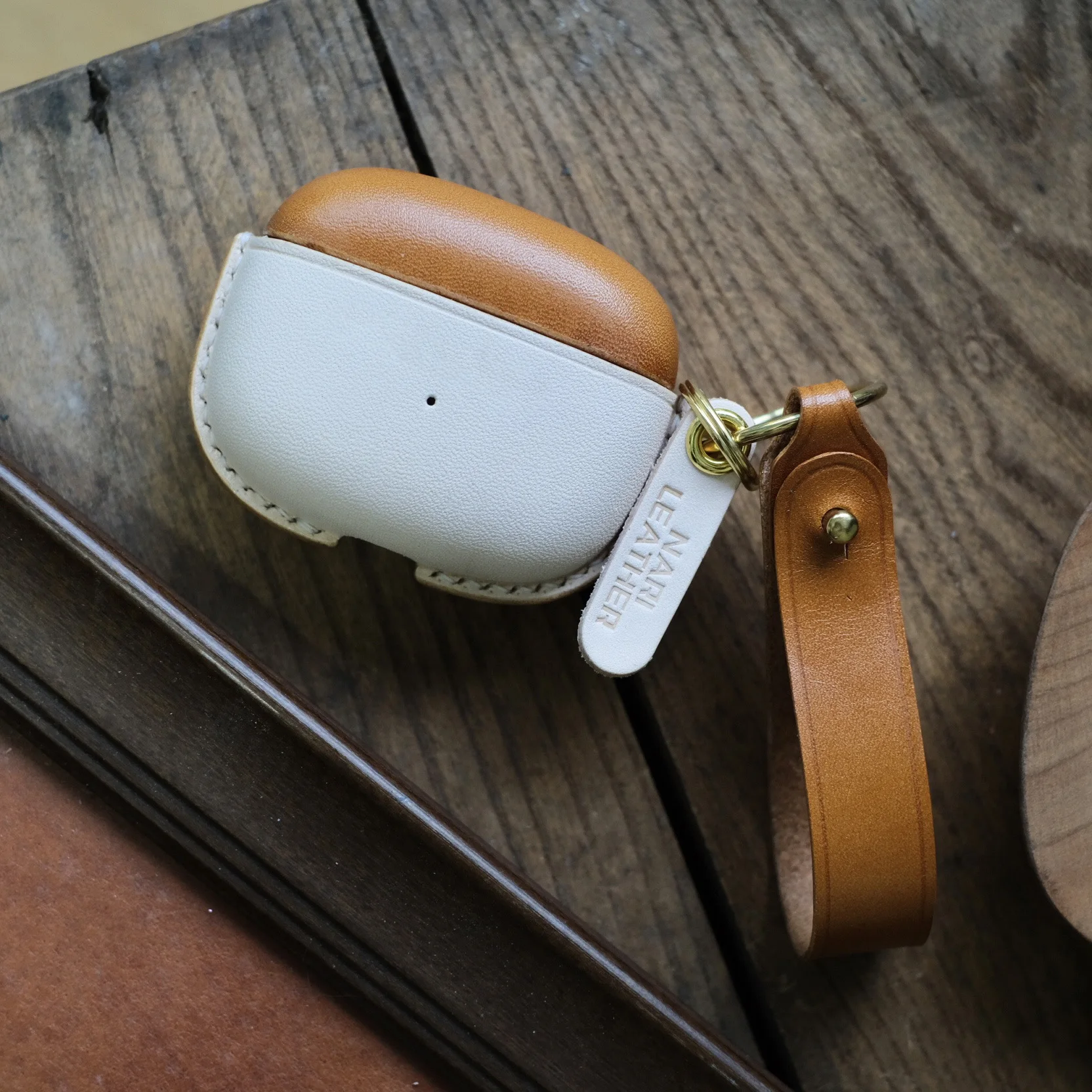 B&W pi8 pi6 earphone Handmade Genuine leather protective case free alphanumeric printing