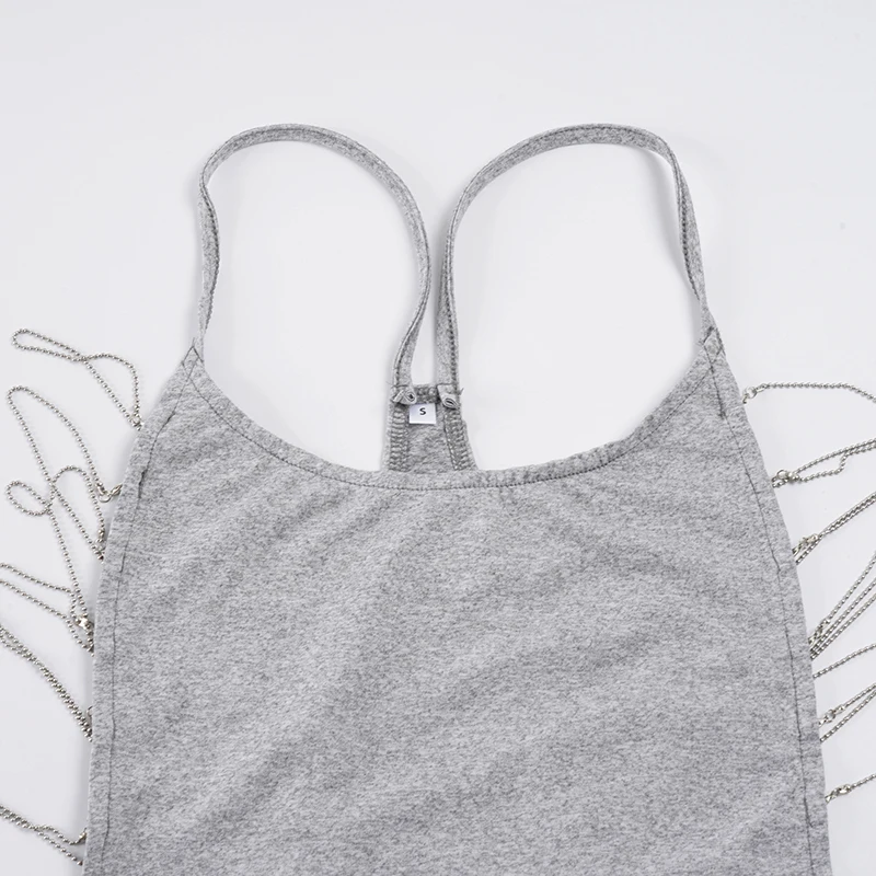 SUCHCUTE Y2K Damen Rückenfreies Tanktop U-Ausschnitt Metallketten-Ausschnitt an den Seiten Spaghettiträger Ärmellos Schlankes Party-Streetwear-Camisole – Detail 7