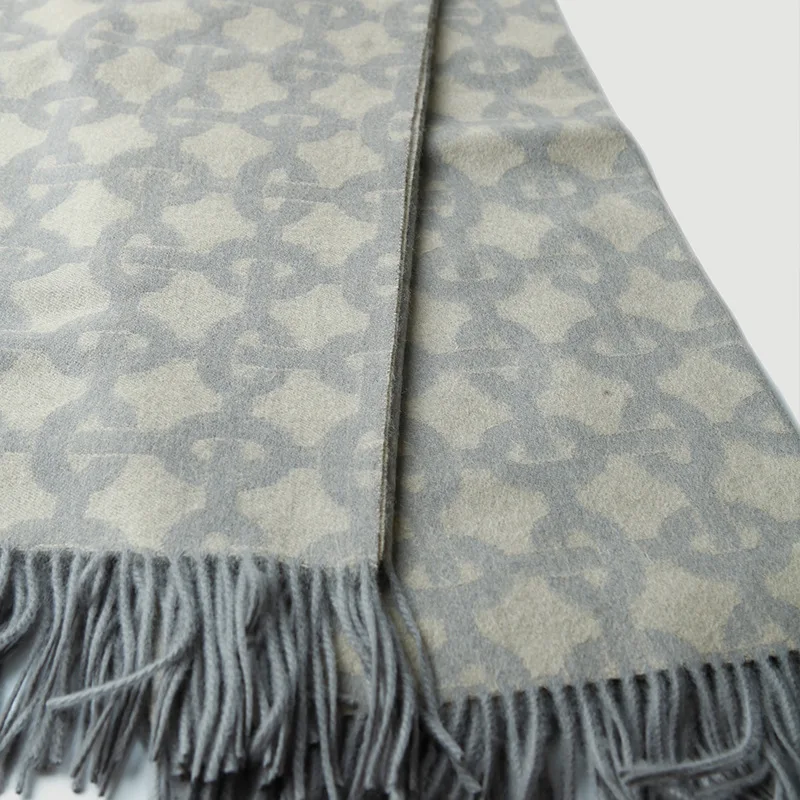 Chain Pattern Jacquard Wool Blanket – Warm & Cozy Throw for Fall/Winter. Perfect for Home, Travel, Camping & as a Shawl
