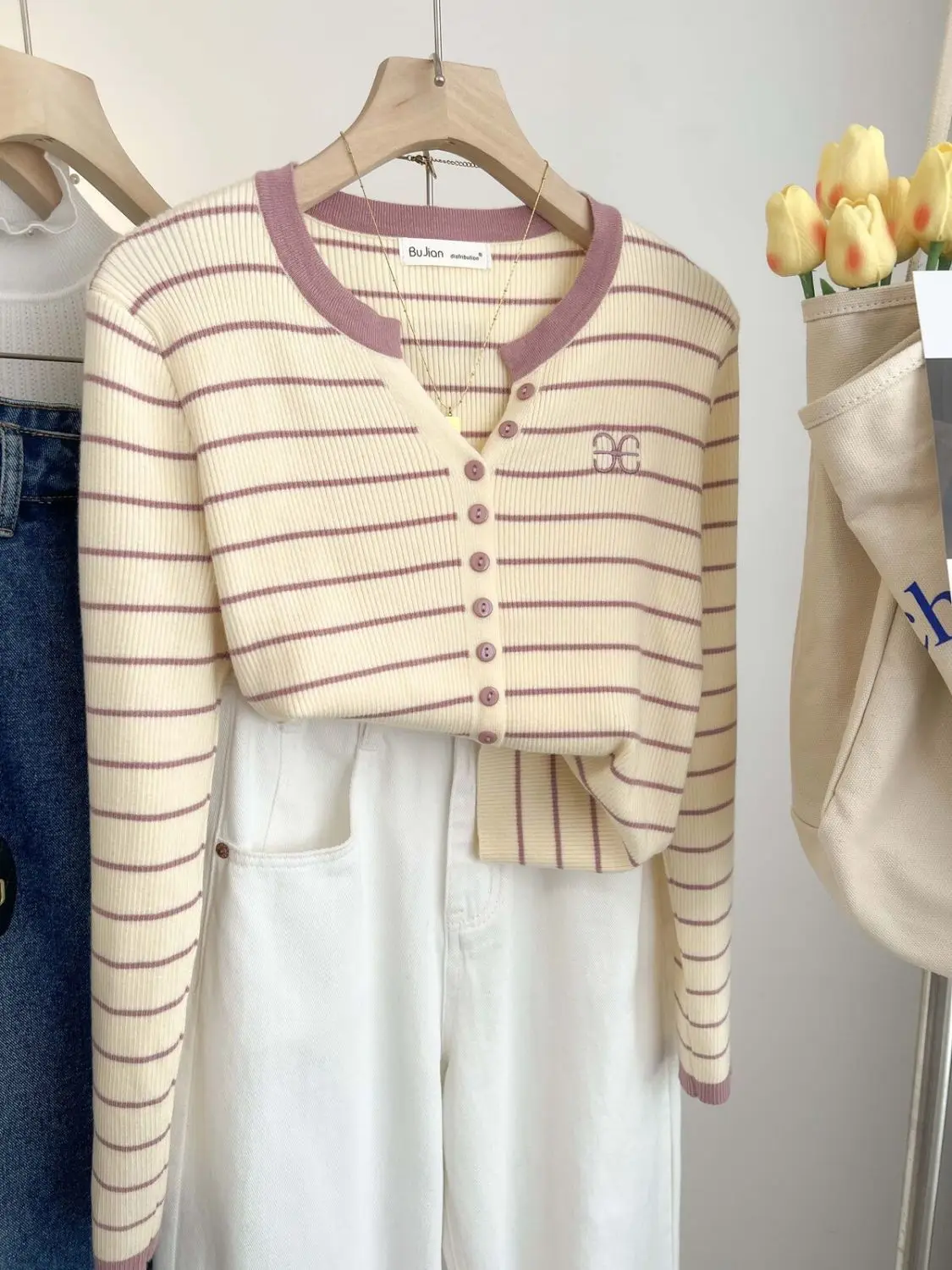 

French Striped V-neck Knitted Cardigan for Women 2025 Early Spring Letter Embroidered Slim Fit Comfort Top