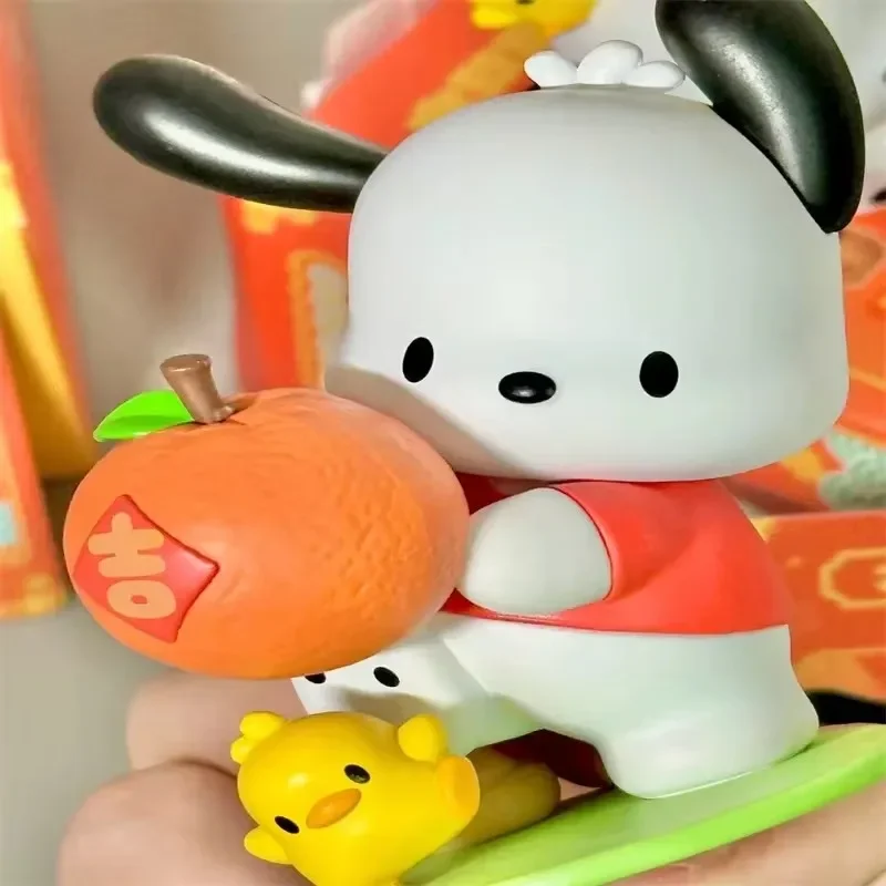 Figura de Anime Miniso Sanrio Pochacco, Serie de la buena suerte, adornos Kawaii Hug Orange Ver, modelo de Pvc, decoración de Año Nuevo, regalo de Navidad