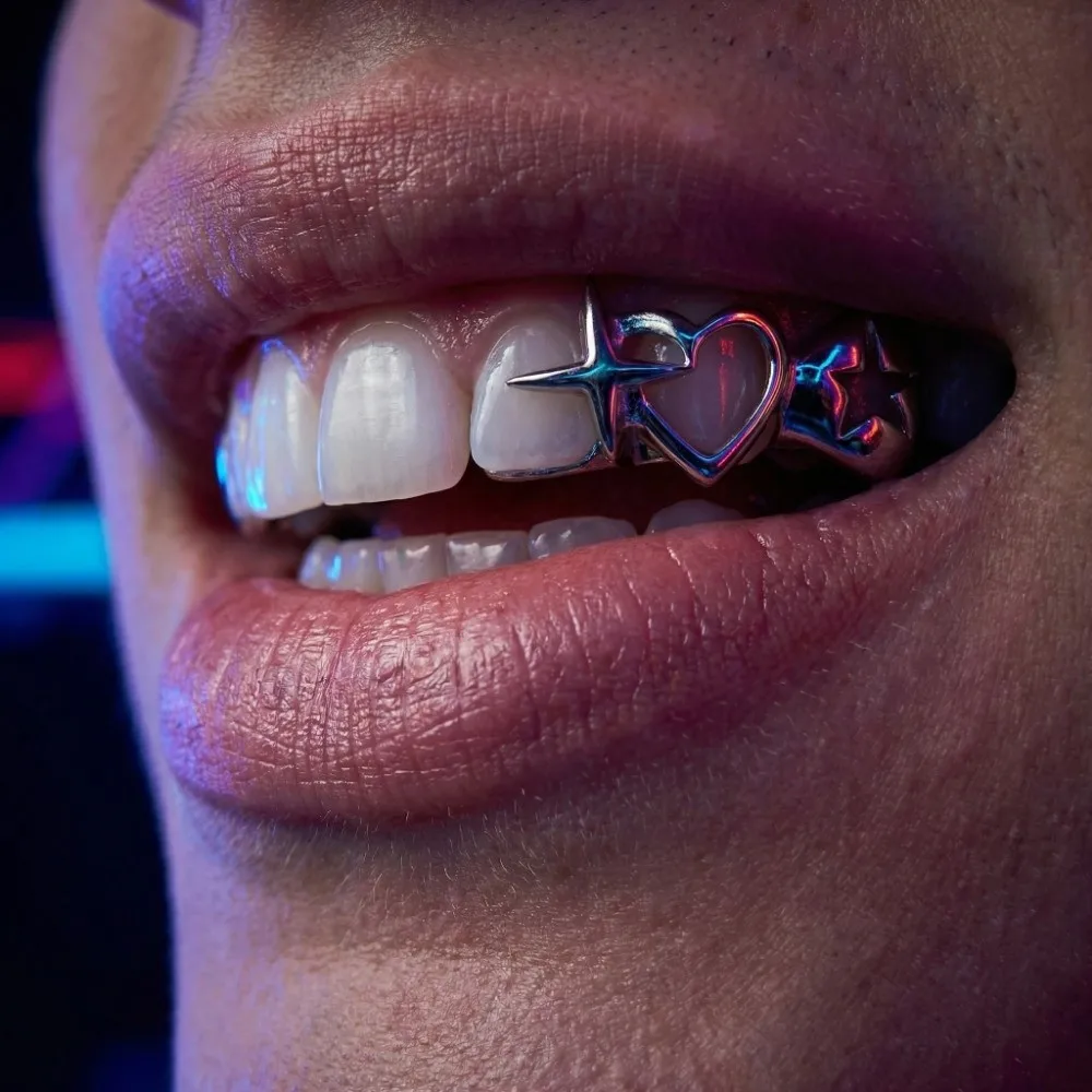 

18K Gold-Plated Teeth Grillz Hollow Out Heart Open Face Design Tooth Jewelry Extra Molding Bars Removable