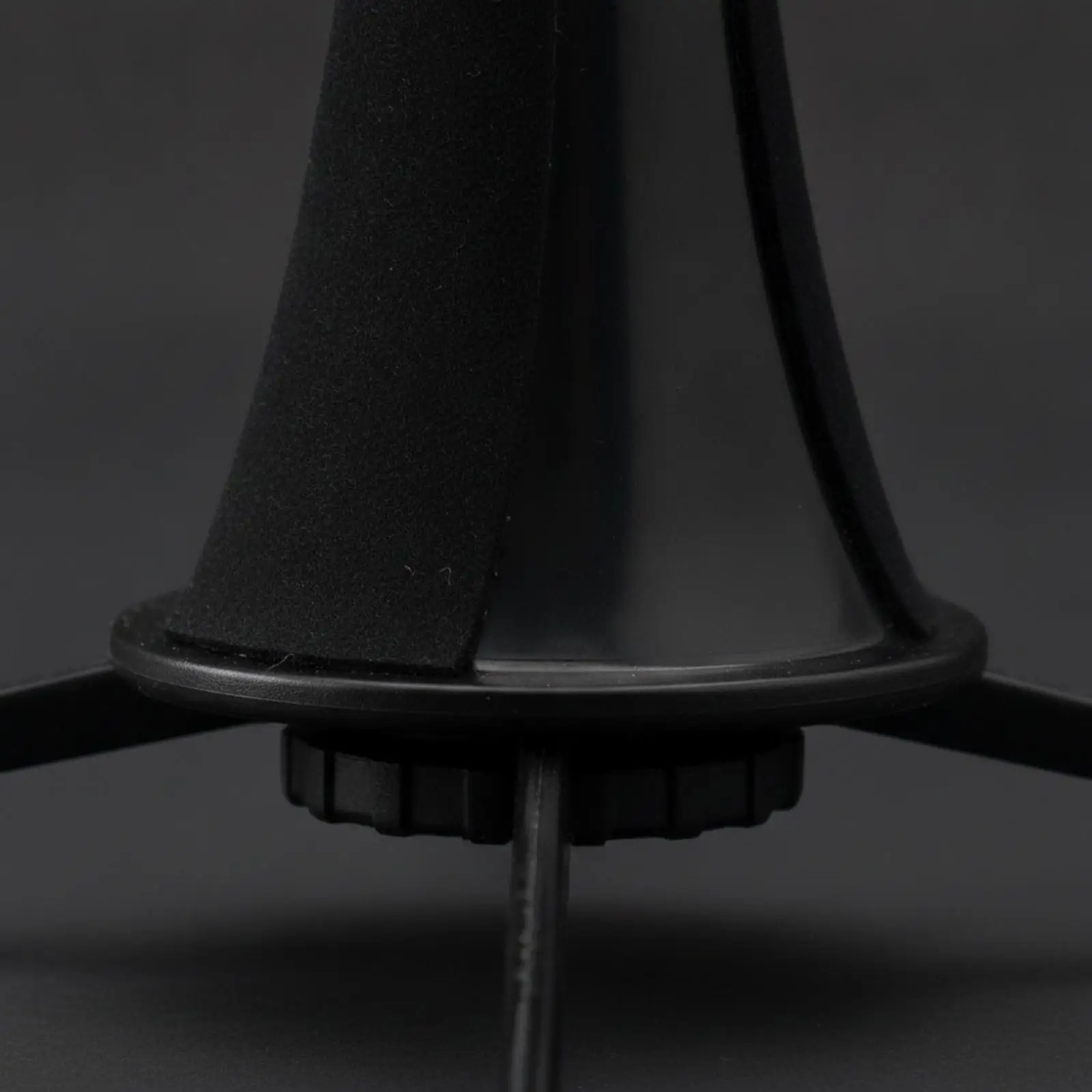 Stable Tripod Clarinet Stand Lightweight Black Plastic Holder for Bb Clarinet with Cushioning Felt Protection for Musicians