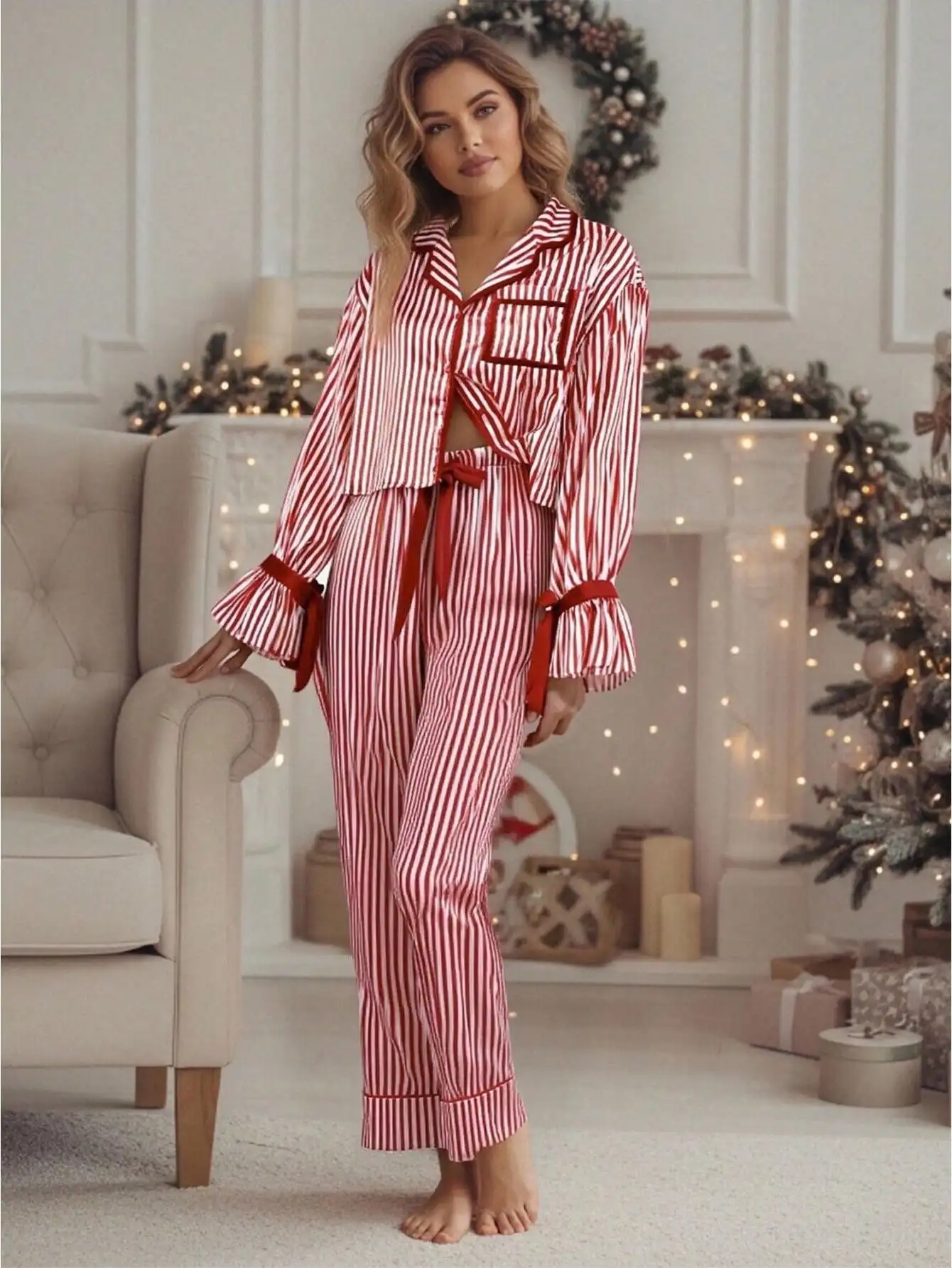 

Женский пижамный комплект в красно-белую полоску с укороченным топом с длинными рукавами и расклешенными брюками