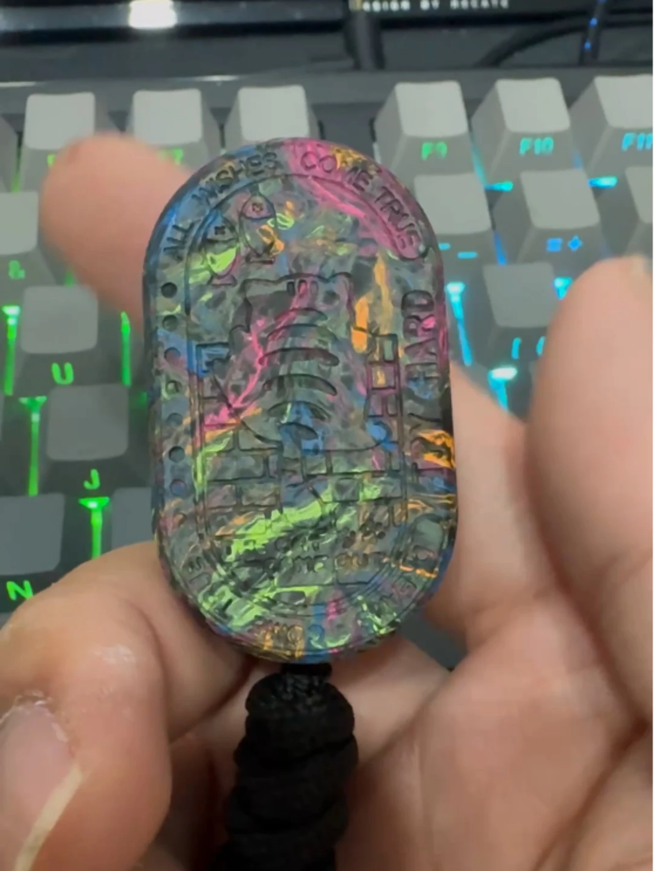 

Фирменная декомпрессионная игрушка Fzedc f2 Color Carbon Horse Pushing