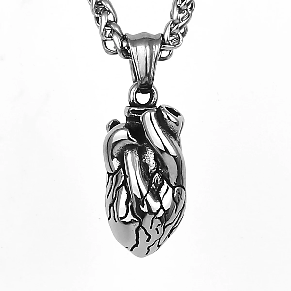 Retro Hip Hop Personality Heart Pendant Men\'s Simple Fashion Titanium Steel Stainless Steel Pendant Necklace Gift Wholesale