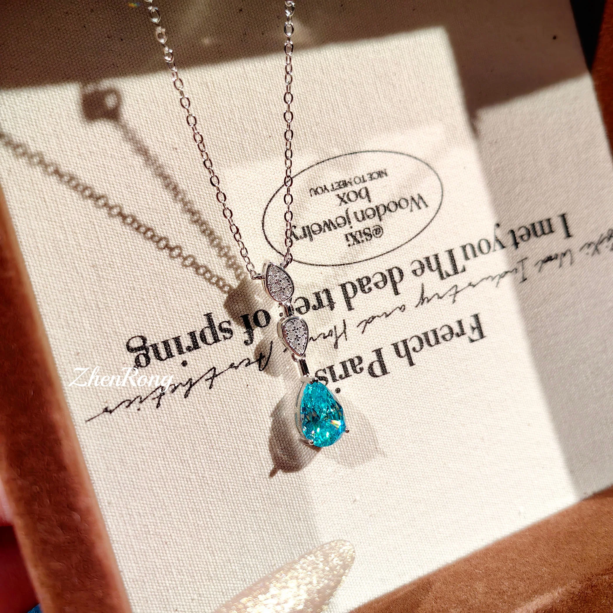 

Exquisite sea blue zircon ice flower cut inlaid with water droplets pear shaped glacier blue necklace collarbone chain for women