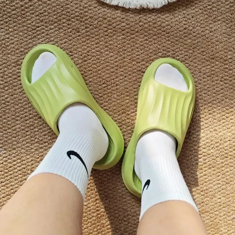 

Couple Home Slippers 2026 Summer Comfortable Soft Sole Eva Slippers Woman Platform Non Slip Beach Sandals Bathroom Shoes Woman