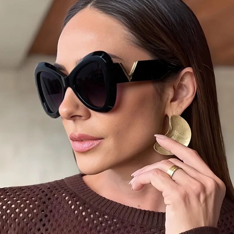 Fashionable Butterfly Large-Frame Glasses with V-Shaped Temples, European and American Style Trendy Women's Runway Sunglasses