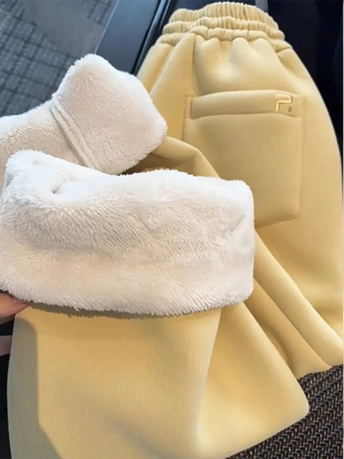 

Lamb's Wool Casual Sweat Pants Women New Autumn Winter Thickened Velvet Drawstring Trouser Loose Straight Wide-legged Long Pants