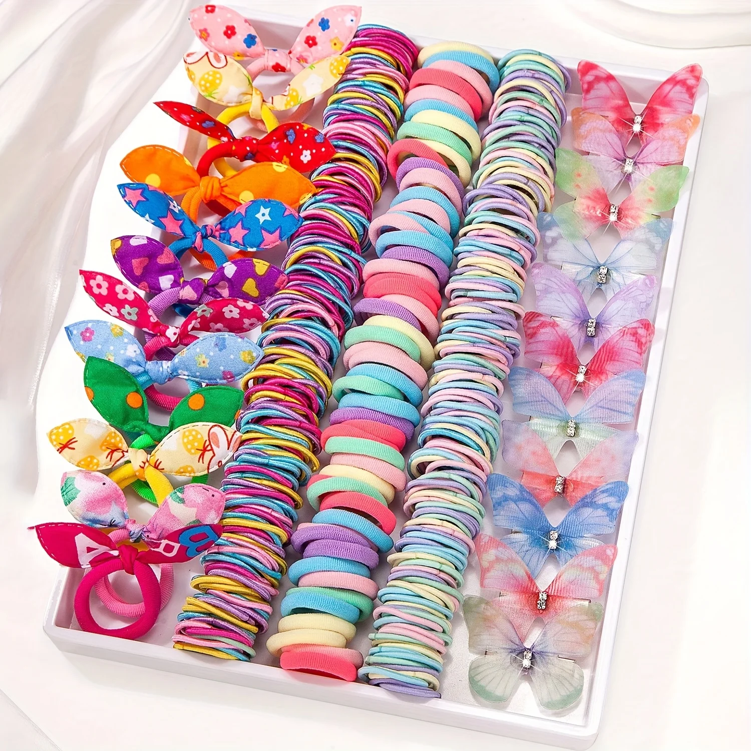 

There are 267 sets of butterfly clip sets for girls, cute rabbit ear headbands, hair ties, and colorful flower hair clips.