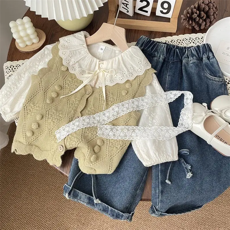 Kids Gilrs Lace Blouses 2024 New Baby Girls Cute Beige Undershirts Spring Autumn Tthin Tops Peter Pan Collar Princess Tops