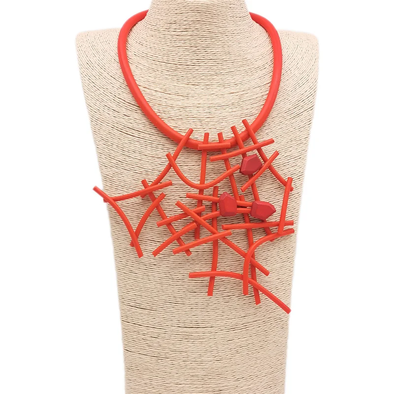 UKEBAY Neue Designer-Luxus-Halsketten für Frauen, handgefertigte Gothic-Anhänger-Halskette, Gummi-Schmuck, Holz-Accessoires, Statement-Schmuck – Detail 7
