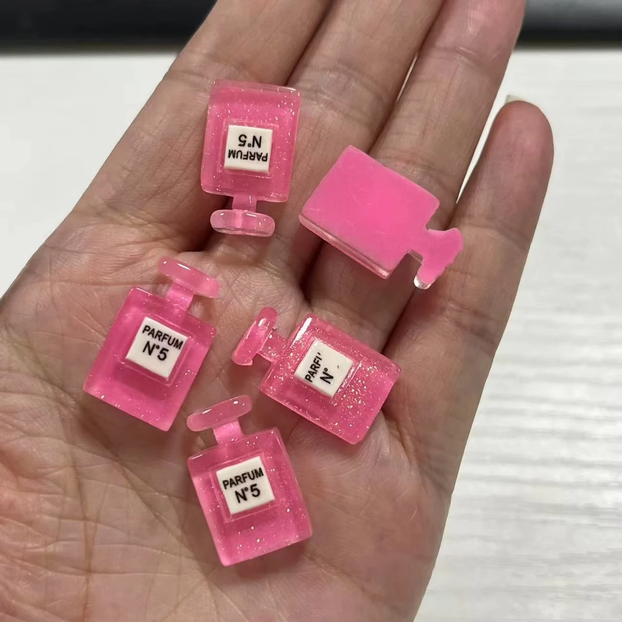 10 قطعة Kawaii الساخن الحلو الأحمر الوردي كبير لامع الشفاه Soild اللون أحمر الشفاه زجاجة عطر الراتنج الفن سحر ديكور Diy بها بنفسك غير المرغوب فيه جراب هاتف