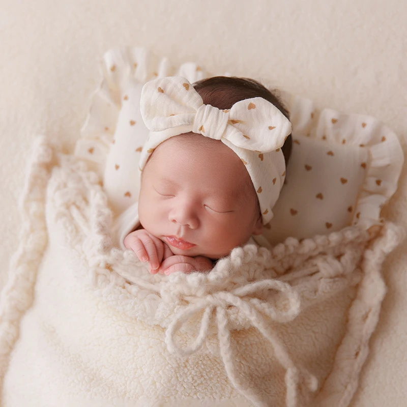 Newborn Photography Wrap Soft Beige Backdrop Blanket 0-1 Month Baby Shoot Background with Pocket Bow Headband Pillow Photo Prop