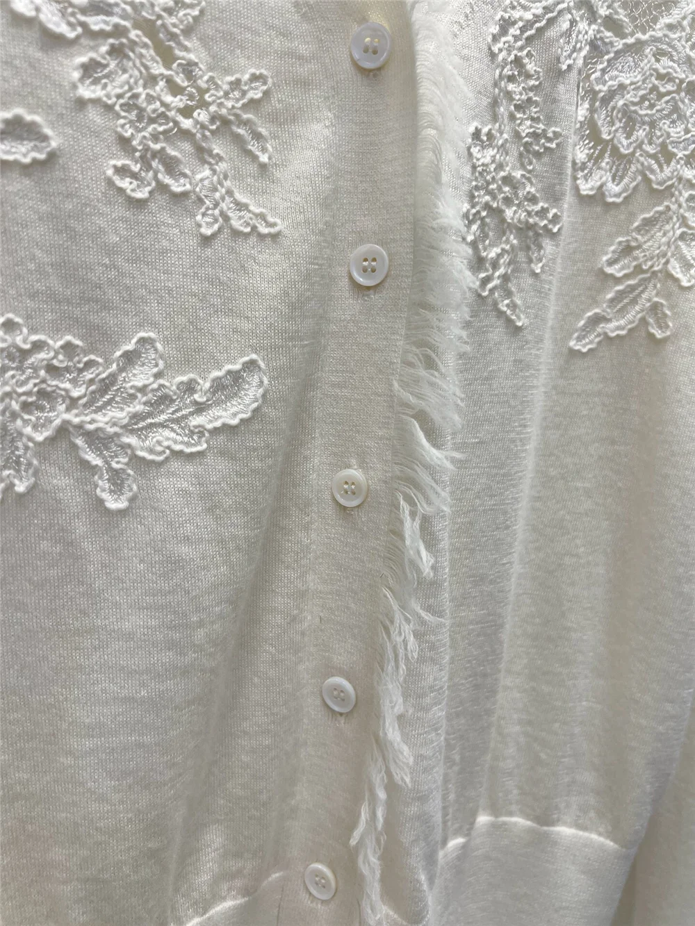 Women's Heavy Three Dimensional Plate Flowers Embroidery V-Neck Wool Knitted Long-Sleeved Cardigan