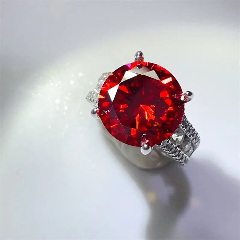 Bright Red Shine Inlaid Red Diamond Three-Row Ring For Women 10ct Moissanite PT950 Platinum | Rich color, flowing radiance