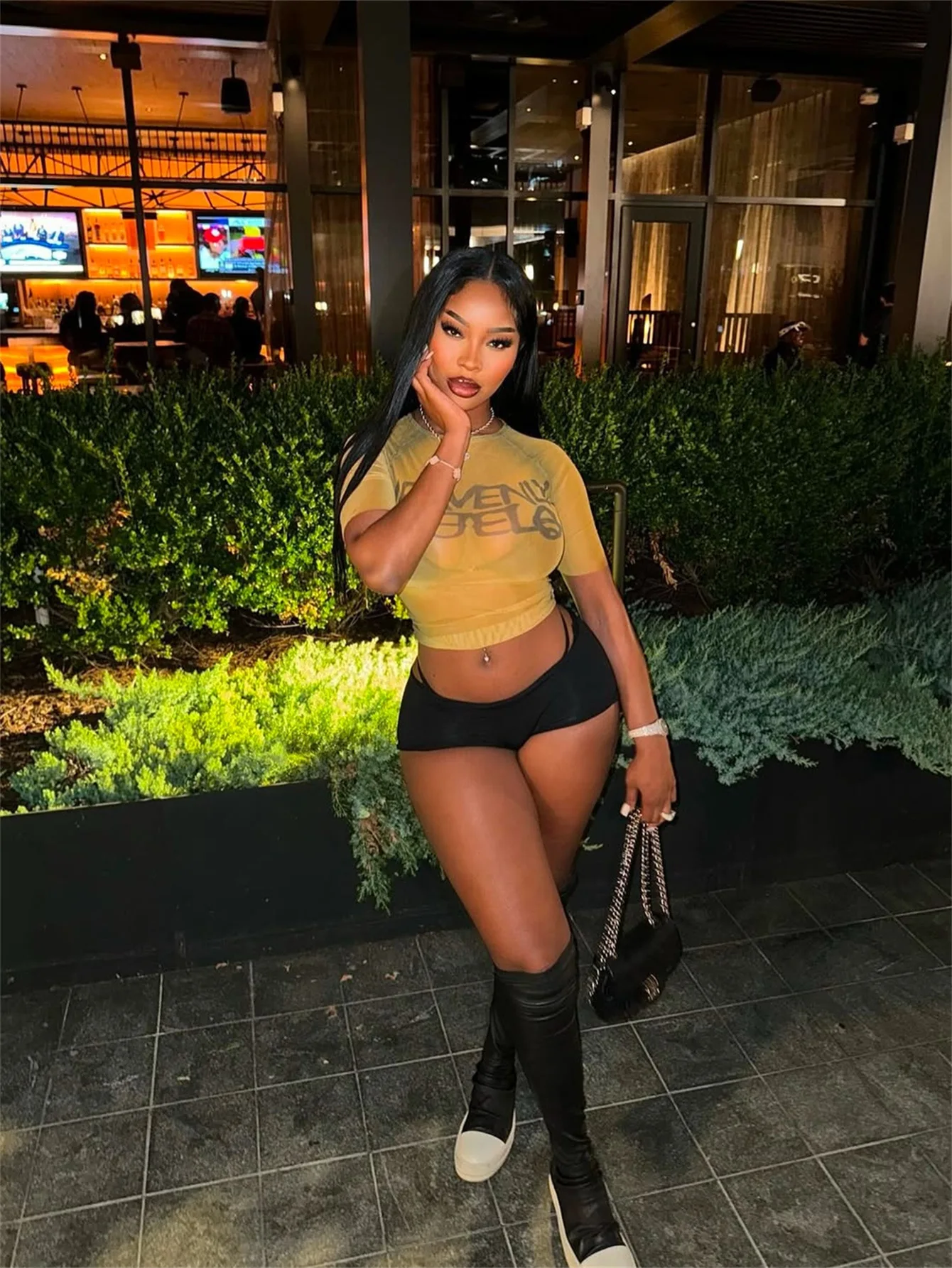 Nuova moda femminile, stile americano sexy e piccante, top corto senza cuciture da donna sexy e aderente con stampa trasparente