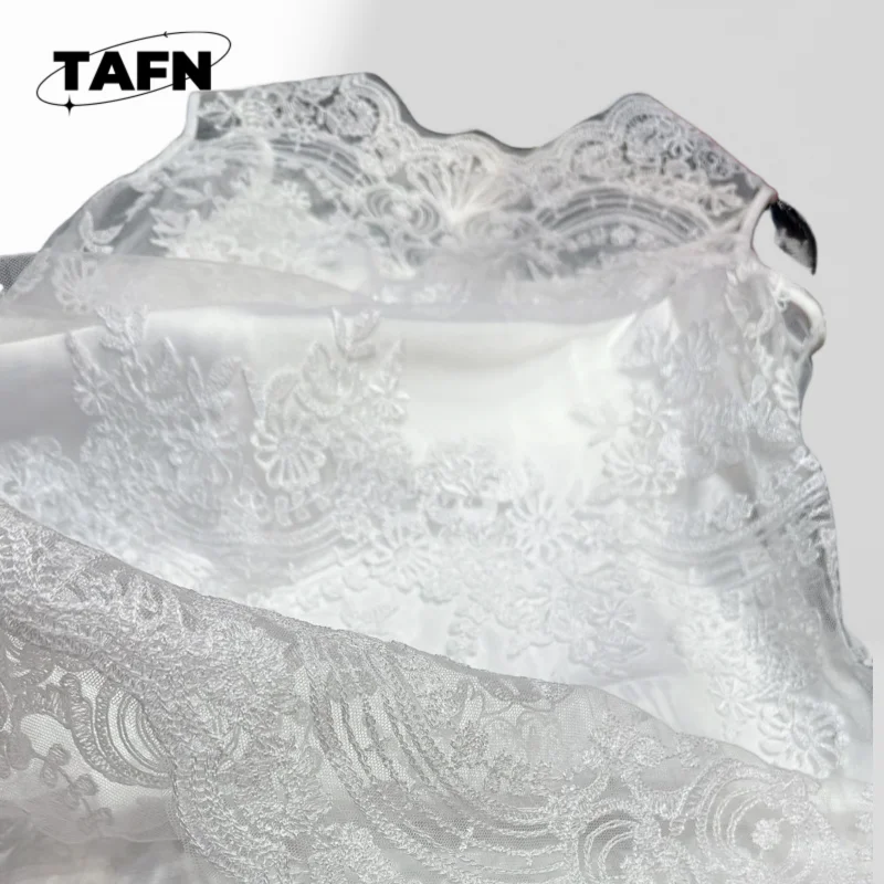 Vestido maxi estilo praia com alça espaguete para mulheres com saia em camadas e gravata de tecido leve e fluido Great Trave Daily AH01101