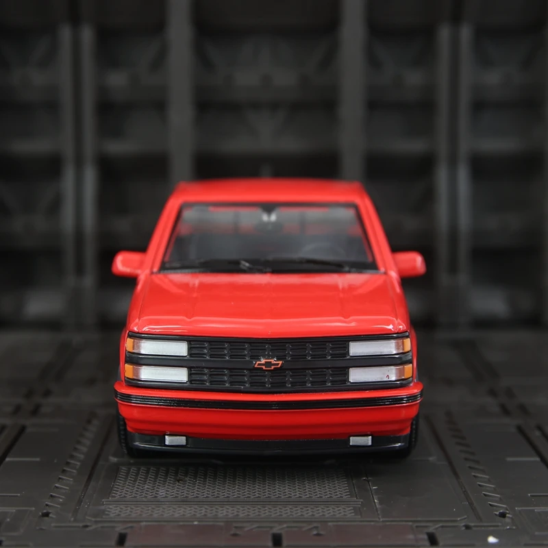 

Maisto 1:24 Simulation Chevrolet 454 SS Pickup Alloy Off Road Vehicle Model Car Desktop Decoration Door Can Open