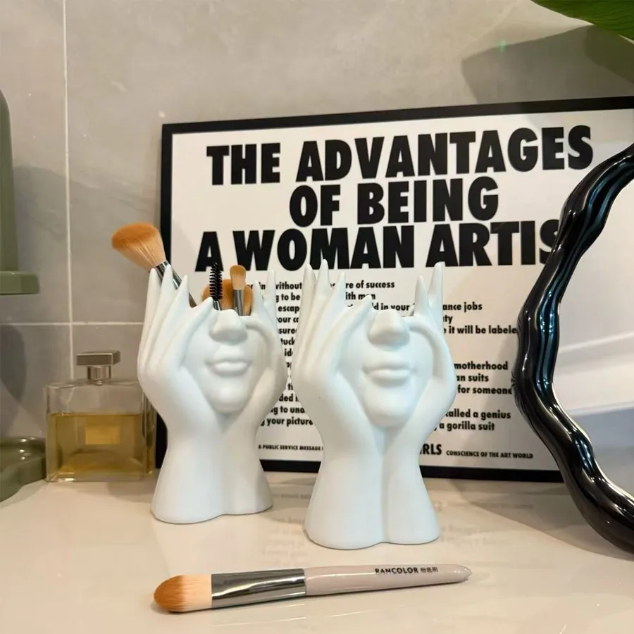 1Pc Creative Human Body Art Desktop Storage Pen Holder, Multifunctional Makeup Brush Organizer, 2 Shapes & Colors Optional