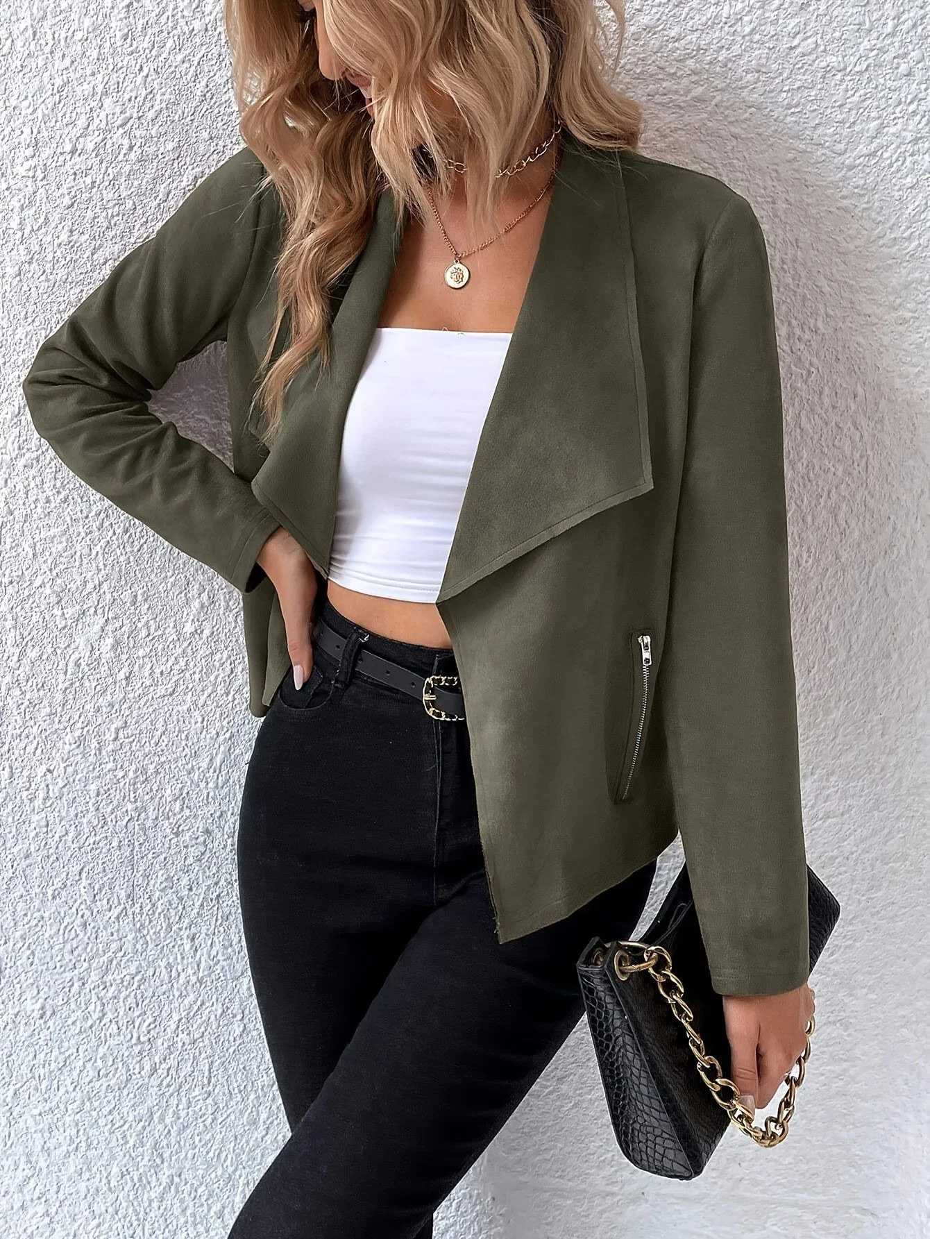 سترة نسائية قصيرة بياقة شلال من جلد الغزال الصناعي باللون الأخضر الزيتوني مع جيوب بسحاب - ملابس كاجوال أنيقة #5