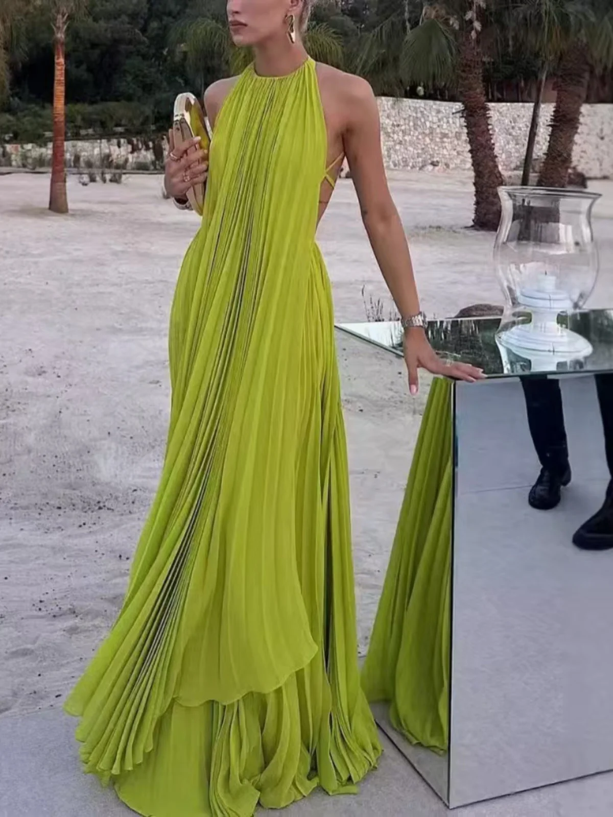 섹시한 백리스 라운드넥 민소매 비치 드레스 여성 휴가 스타일 루즈핏 소프트 폴리에스터 골드 스커트 롱 썸머 드레스