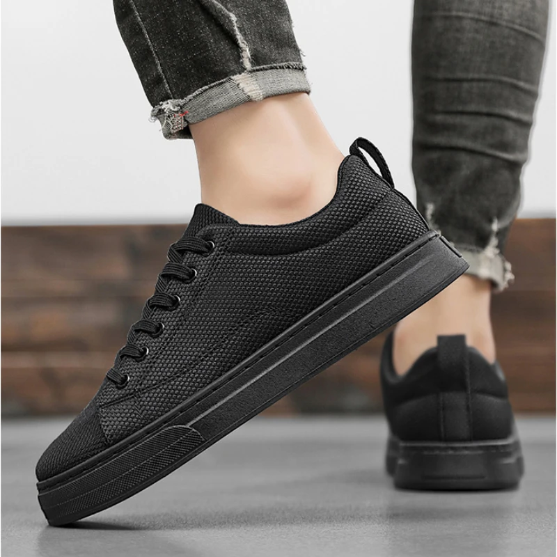 Chaussures plates noires pour hommes, baskets décontractées, chaussures à plateforme de créateur de mode, chaussures pour hommes solides, chaussures de marche confortables pour maille, nouveau