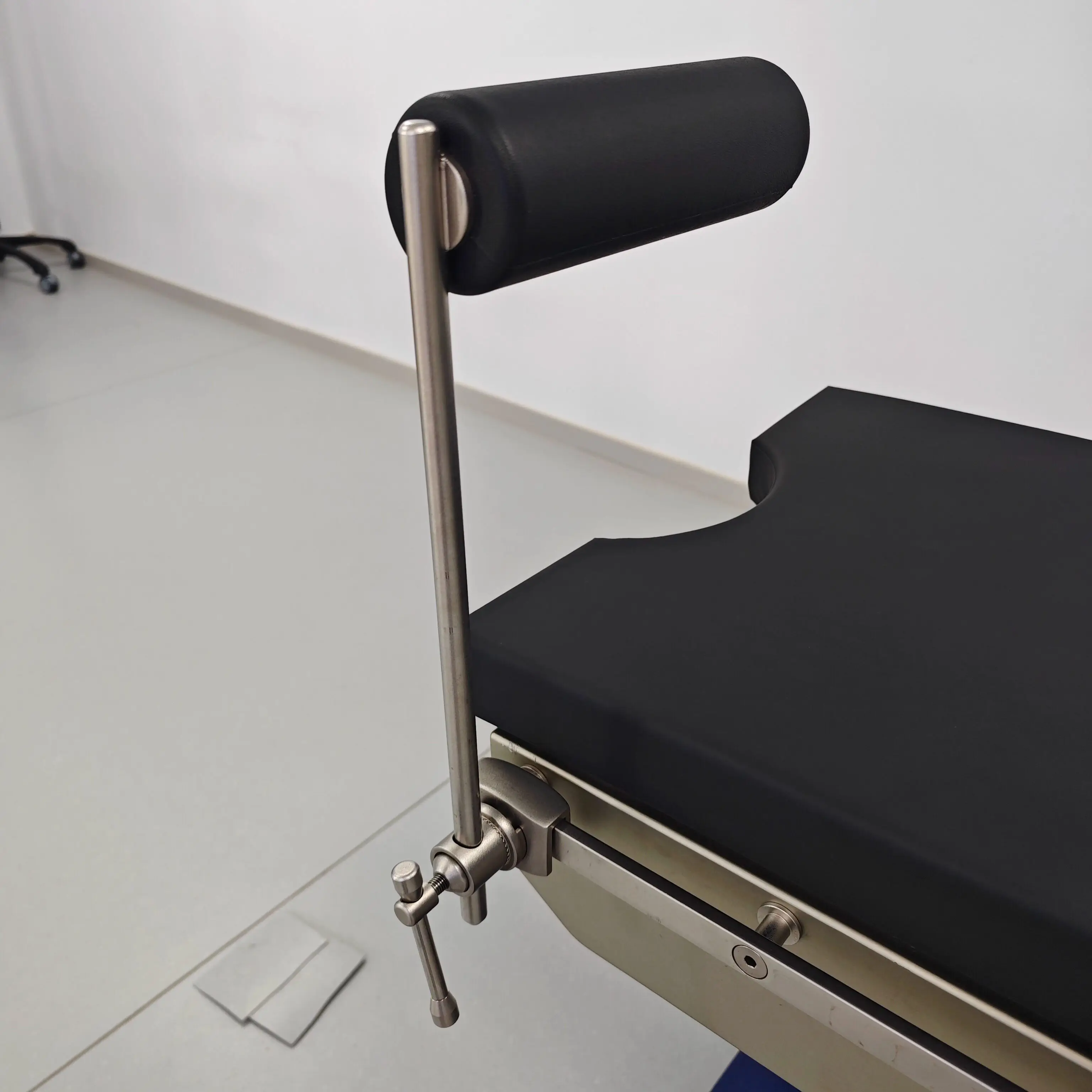 NEW Surgical Table Knee Support & Leg Rest – Radiolucent Positioning Pad for X-Ray, Stainless Steel & Polyurethane Construction