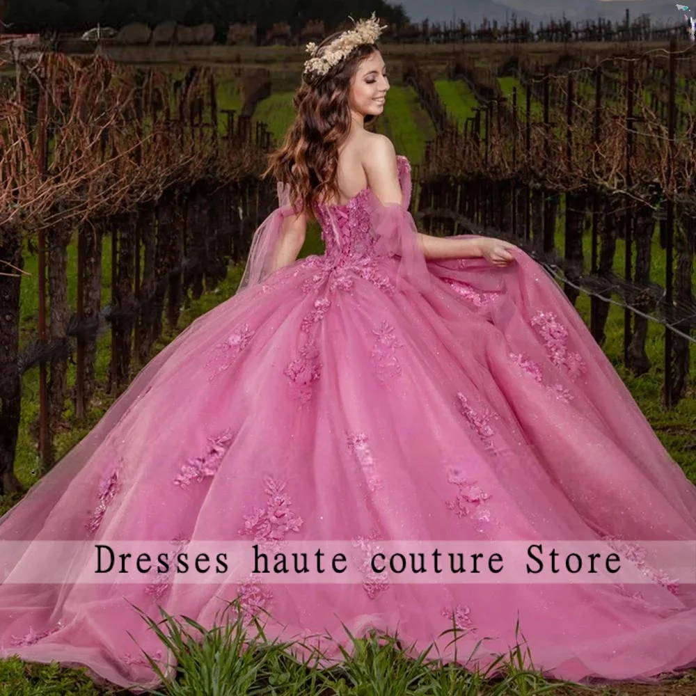 Różowa Sukienka Quinceanera z Odkrytymi Ramionami, Suknia Balowa 2025, Aplikacje Tiulowe, Słodka Sukienka na 15 Urodziny, Sukienka Księżniczki na Przyjęcie Urodzinowe, Szyta na Miarę