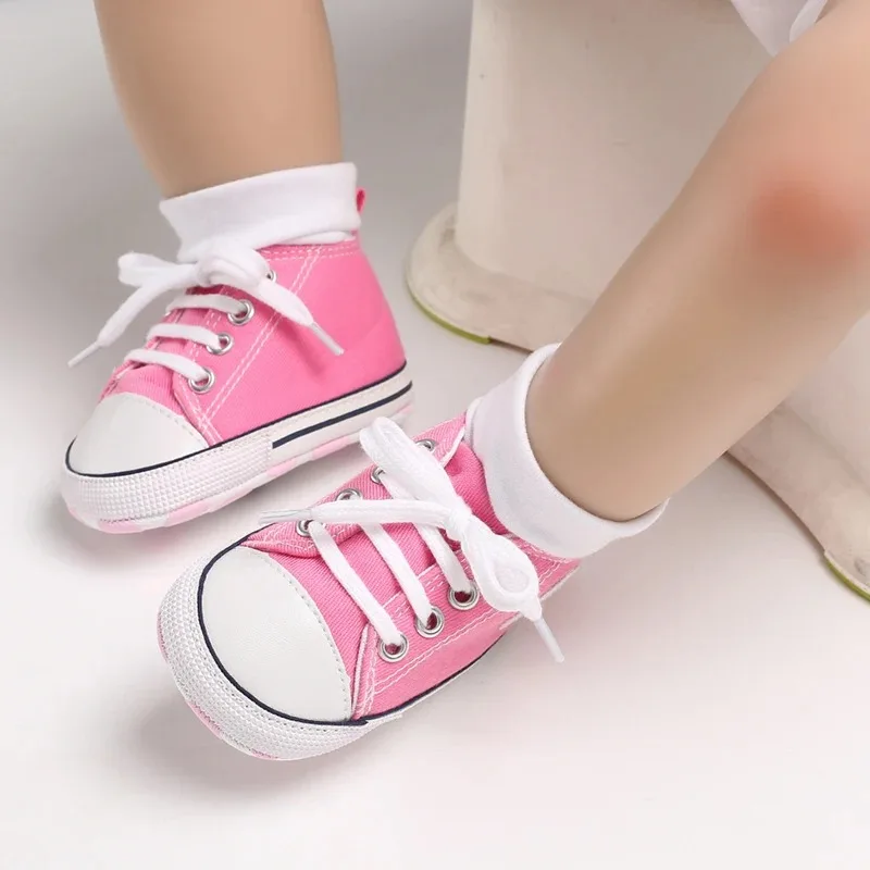 Tênis de lona antiderrapante rosa casual para bebês meninas e meninos, primeiros andadores, sapatos infantis com cadarço, sapatos de berço recém-nascido