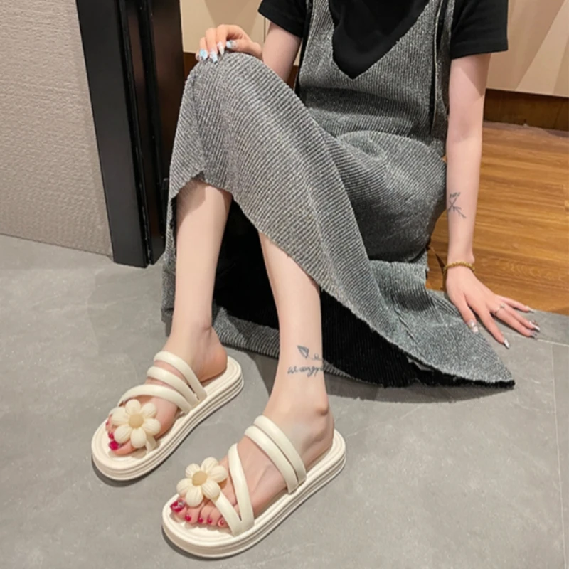 New Roman Flower Women\'S Sandals Elegant Summer Cloud Slipper Fanshion Designer 2024 Trend Flat Shoes For Women