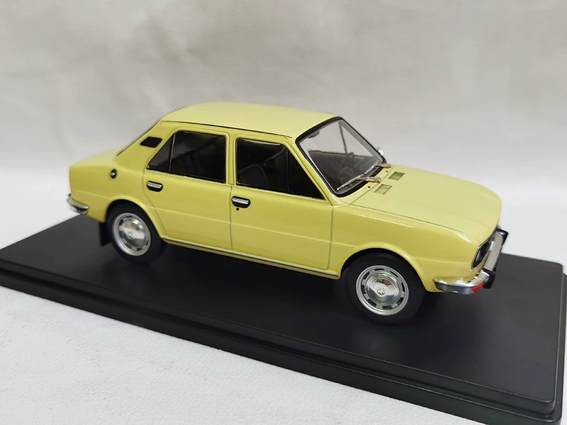 Diecast 1:24 Scale SKODA 105L Alloy Simulation Car Model Toy Collectible Ornaments