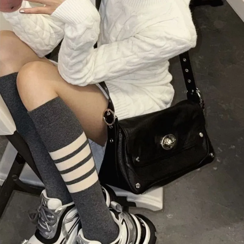 

Женская большая сумка с заклепками для девочек, женская сумка через плечо с логотипом планеты, большая вместительная сумка на плечо, женская милая крутая модная сумка через плечо под мышками