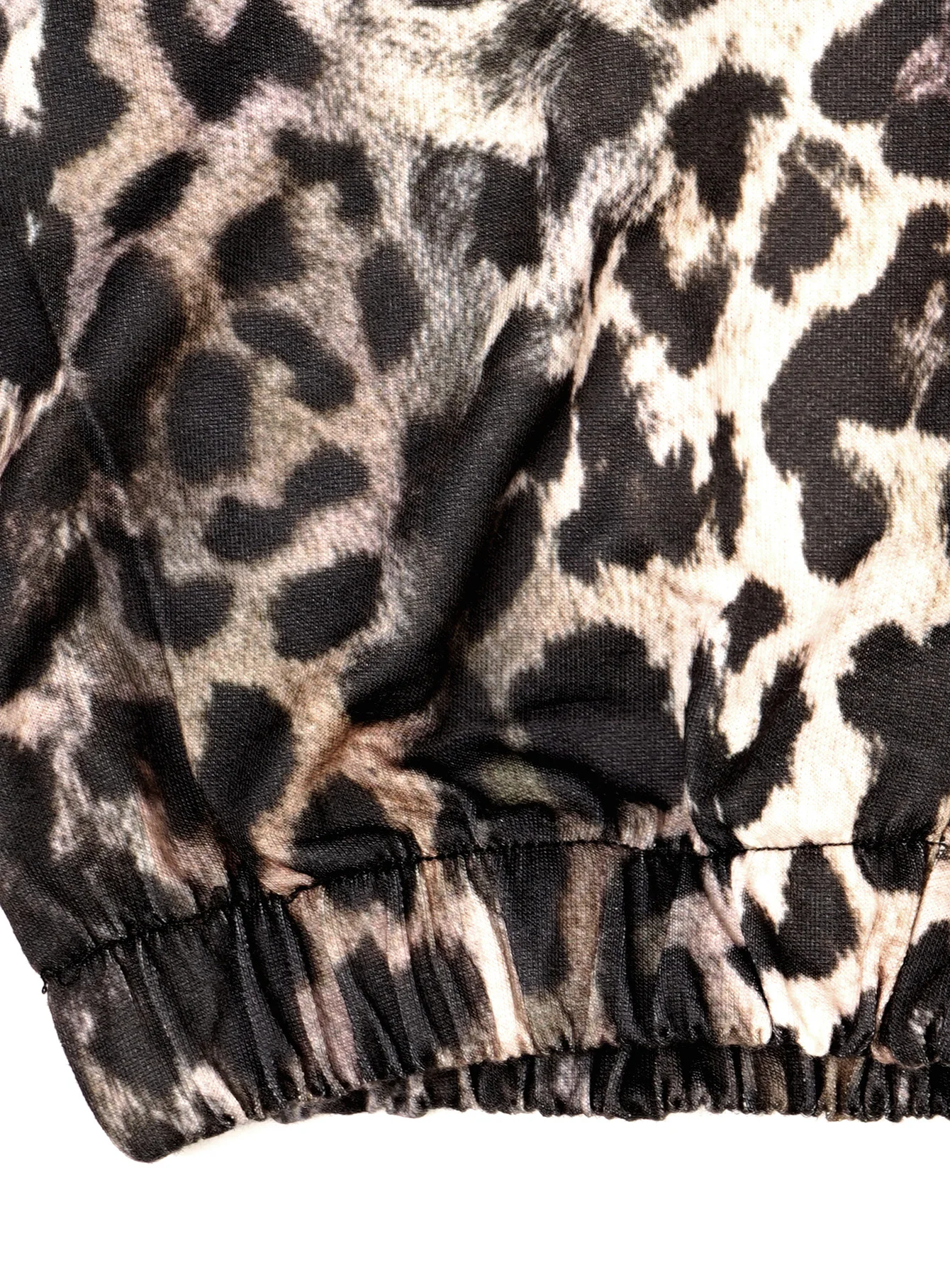 ชุดกางเกงขายาวพิมพ์ลายดอกไม้แฟชั่นหรูหราสำหรับสุภาพสตรี สไตล์เรียบง่าย ทันสมัย ใช้งานได้หลากหลาย สินค้ามาใหม่ สไตล์ยุโรป