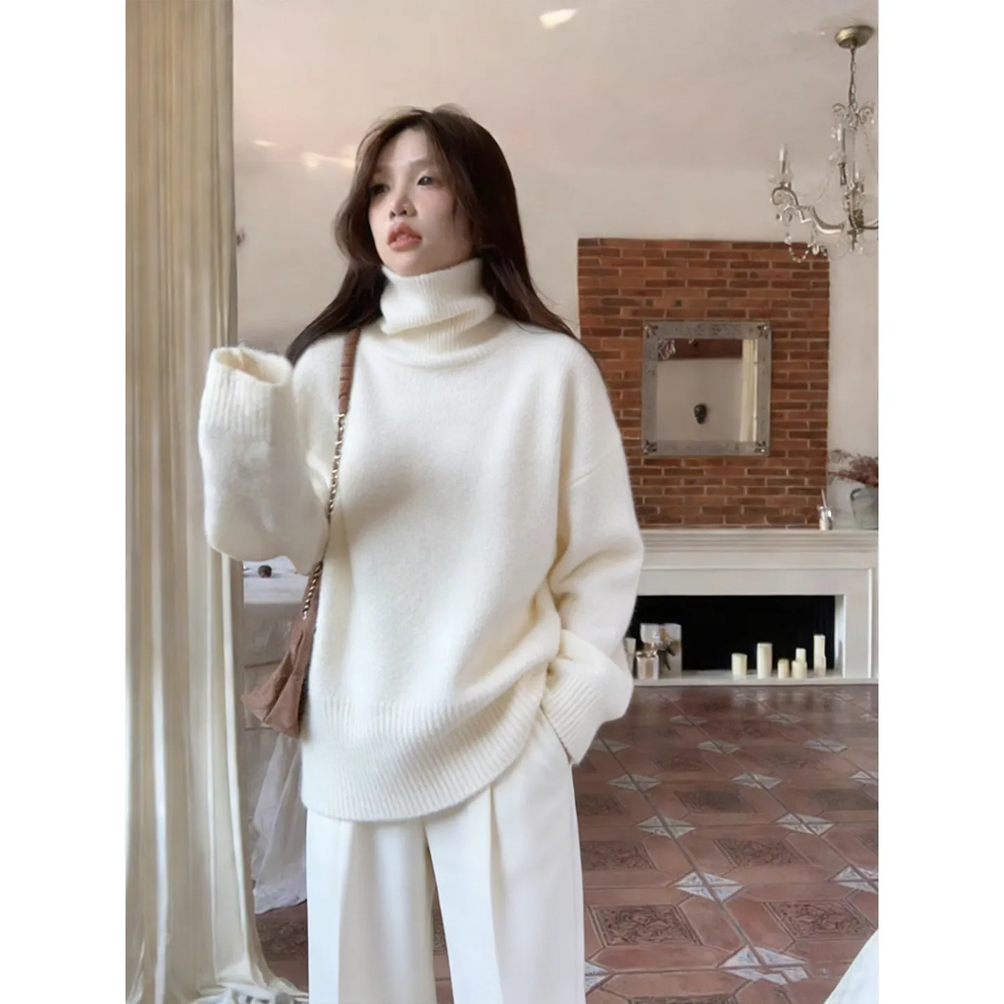 High-grade white pullover with soft waxy and slim cashmere knit top in turtle neck.