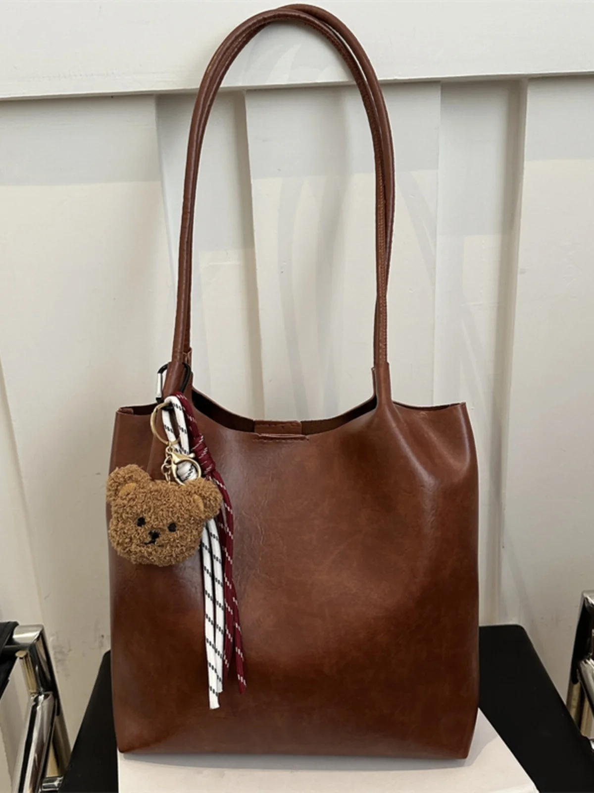 

Женская большая сумка Capaci, новинка 2024, корейская версия, высококачественная модная повседневная универсальная сумка на одно плечо, простая Sli