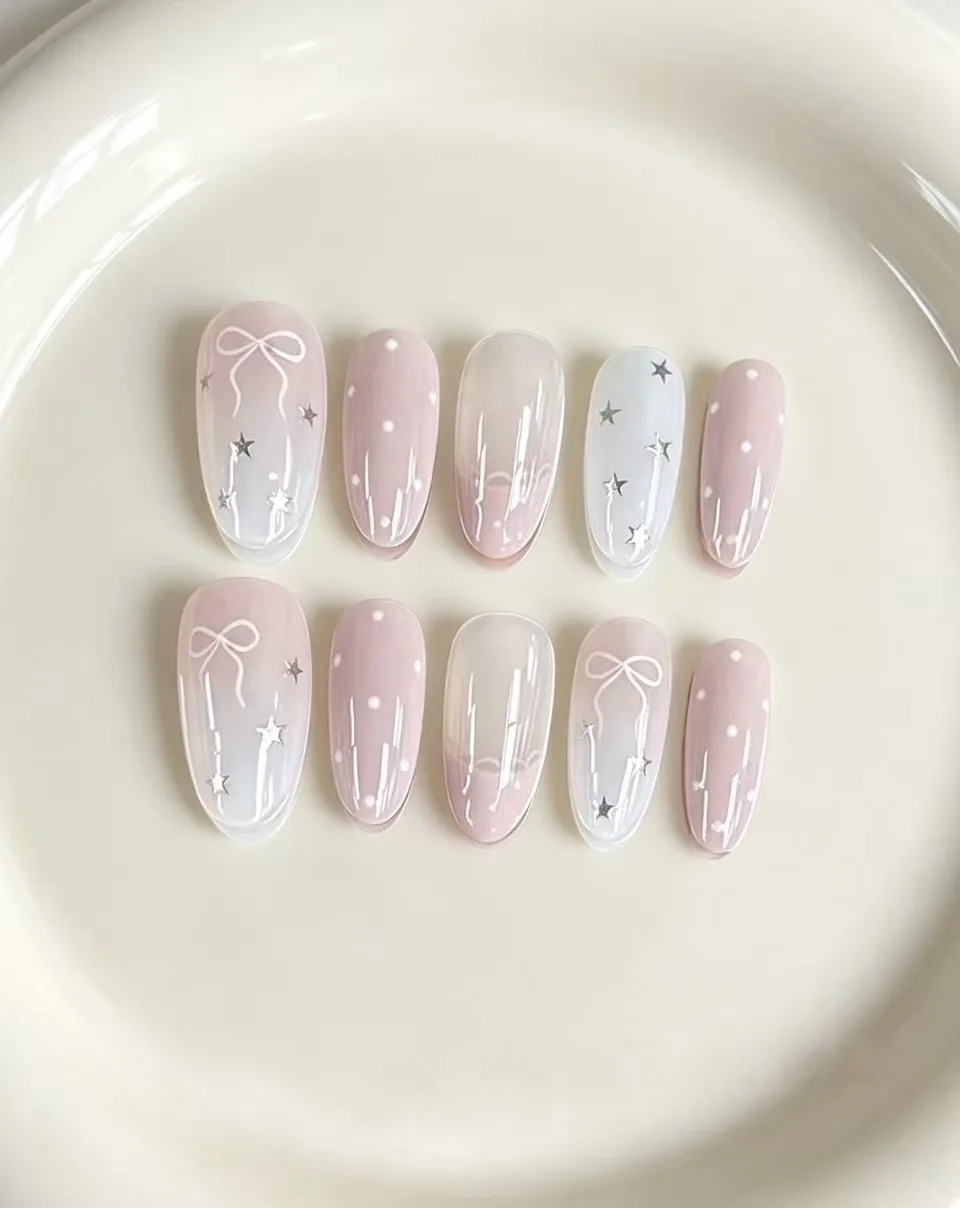 10 Pieces of Silver Star Polka Dot Medium-Long Oval Korean-Style Gentle Minimalist Handmade Nail Art, Suitable for Workplace Commute, Daily Campus Wear, Korean-Style Outfits, Afternoon Tea Dates, Floral Dress Outings, and Young Girl Photo Shoots.