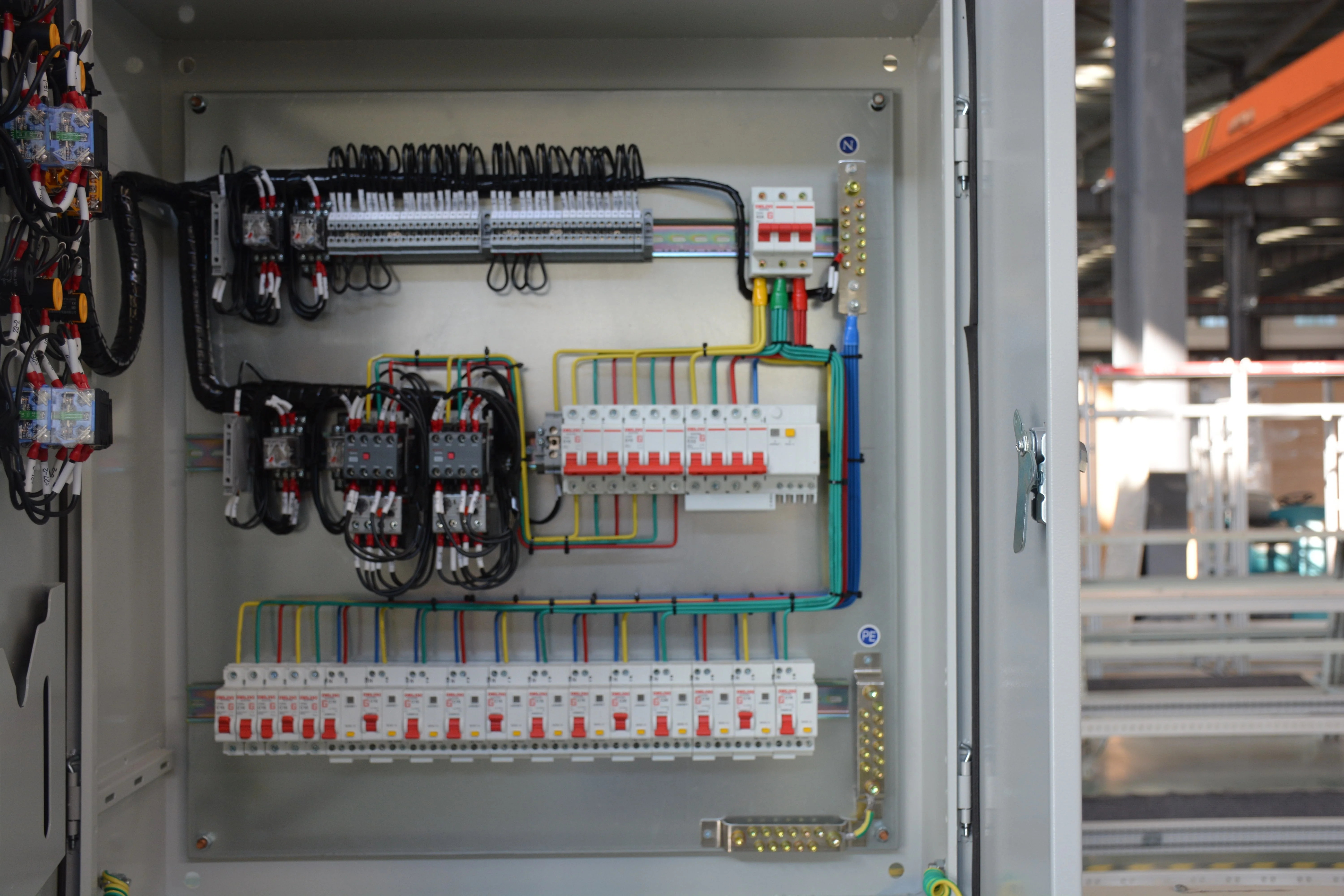 Power Distribution Equipment Wall Mounted Foundation Box Cold Rolled Iron Plate Base Box IP55 Rated 690V/400V 24 Sockets