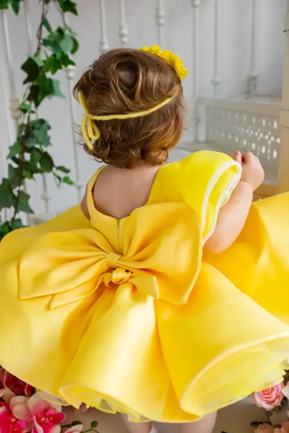 

Customized Yellow Flower Girl Dresses For Wedding Appliques Sleeveless Knee Length Baby Birthday Party First Communion Ball Gown